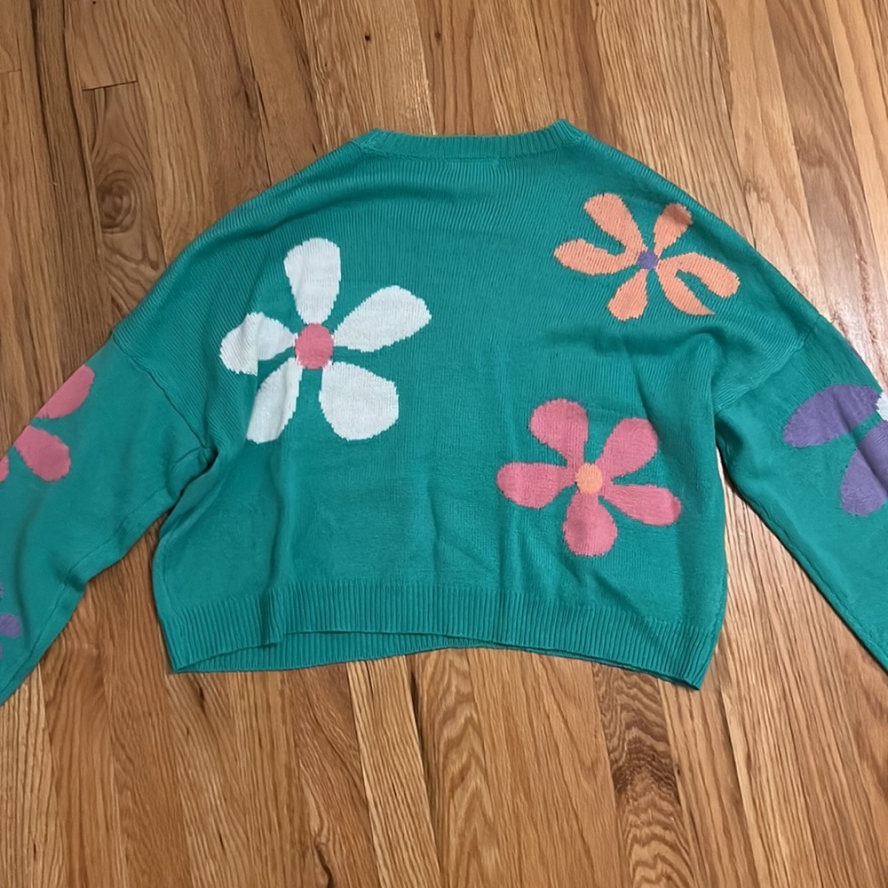 Flower Sweater - Picture 2 of 2